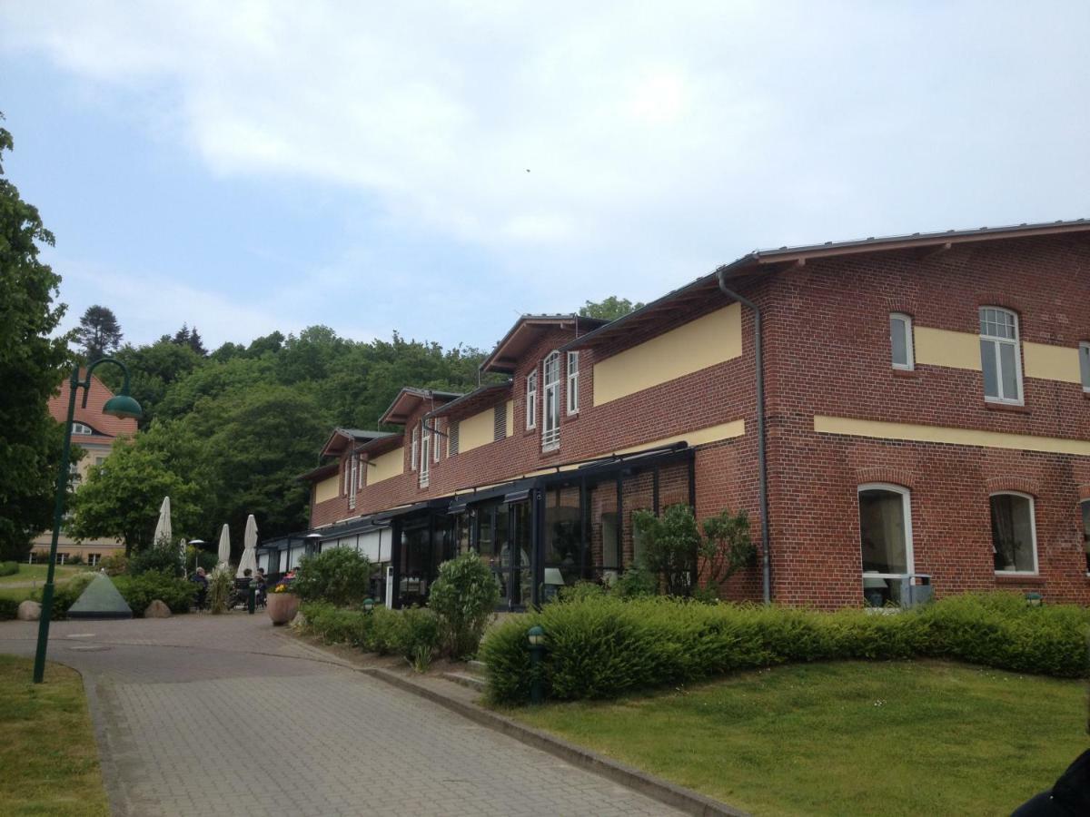 Ferienwohnung "Kranich" Im Ferien-Resort Ruegen Sagard Esterno foto